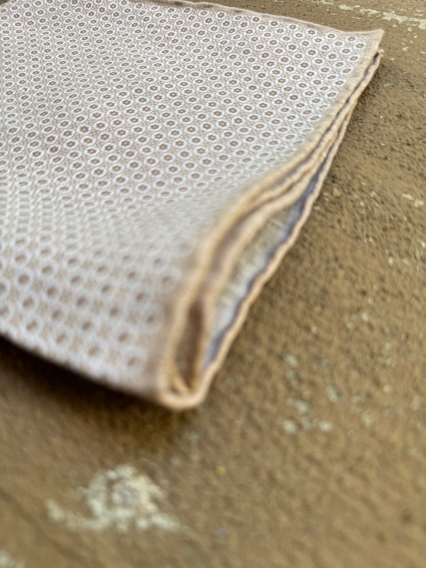 BEIGE LINEN POCKET SQUARE