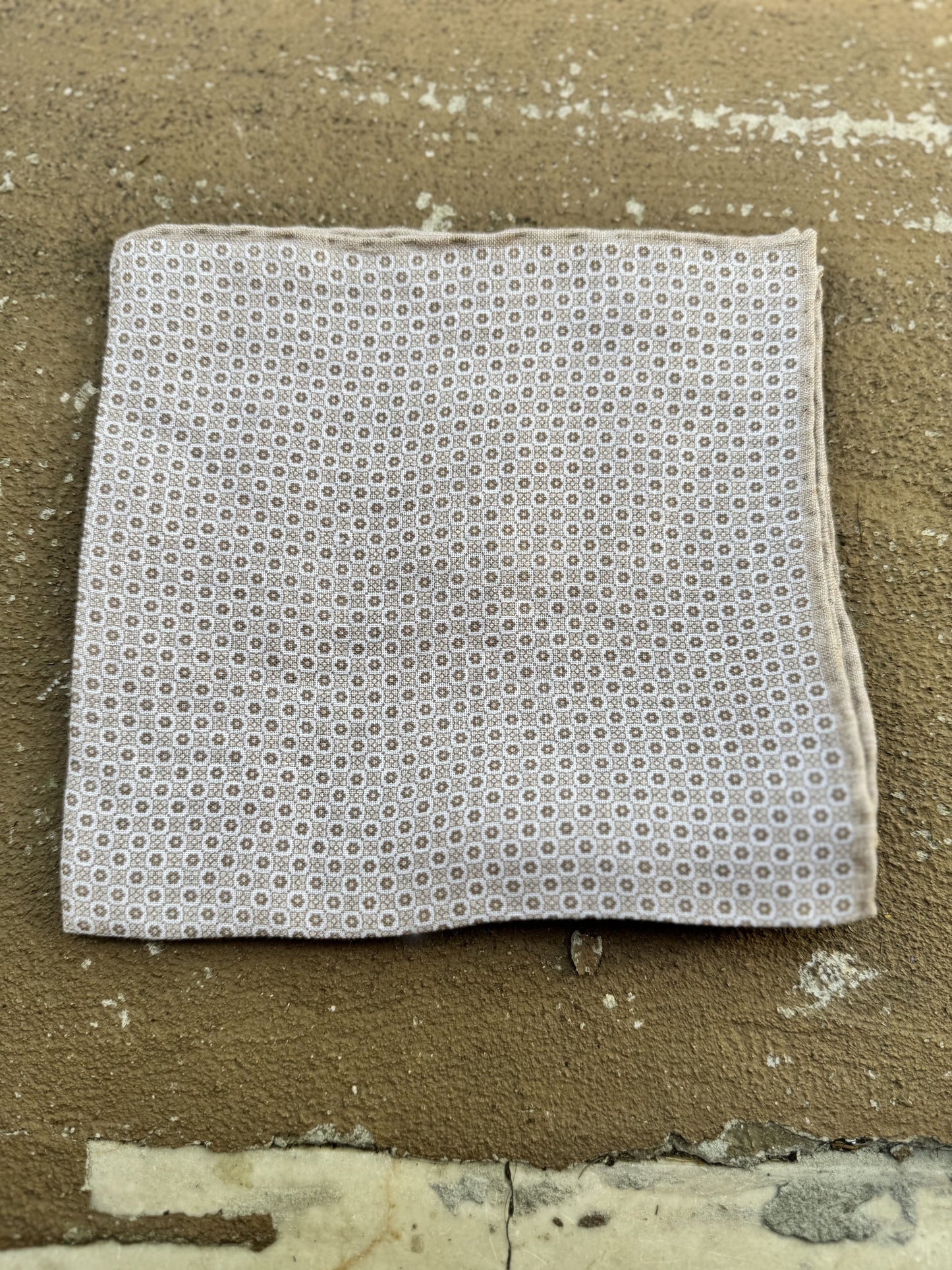 BEIGE LINEN POCKET SQUARE