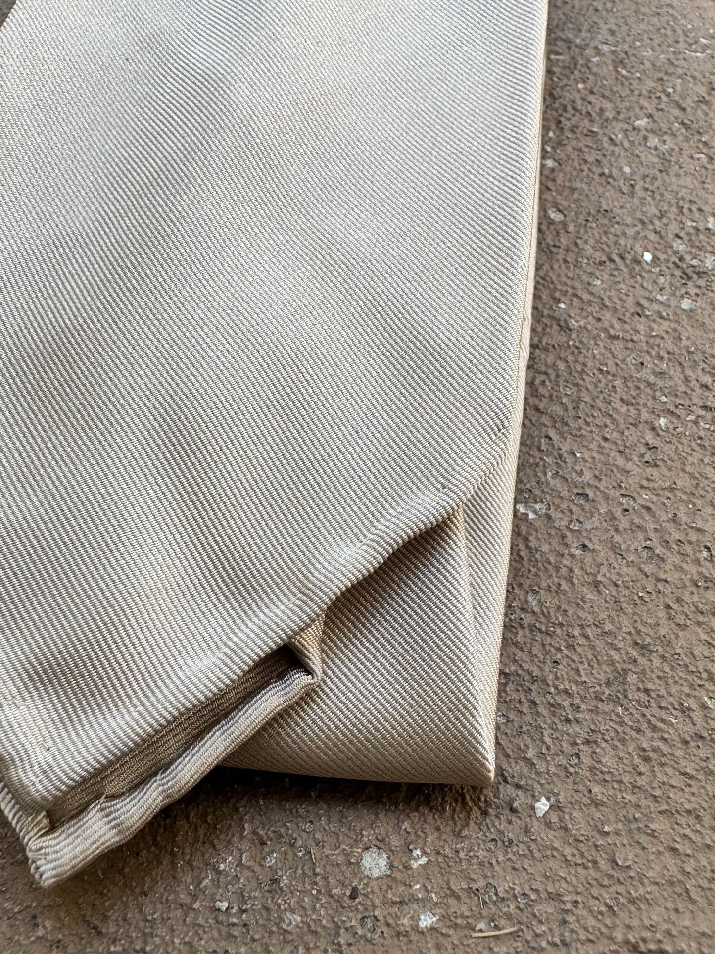 BEIGE SILK TWILL TIE